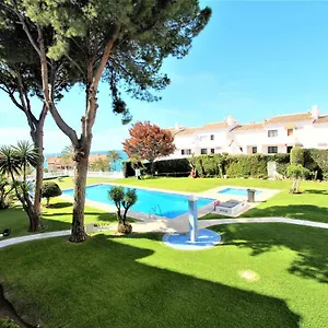 https://los-cisnes-apartments-50m-from-the-beach.hotelsinnerja.org